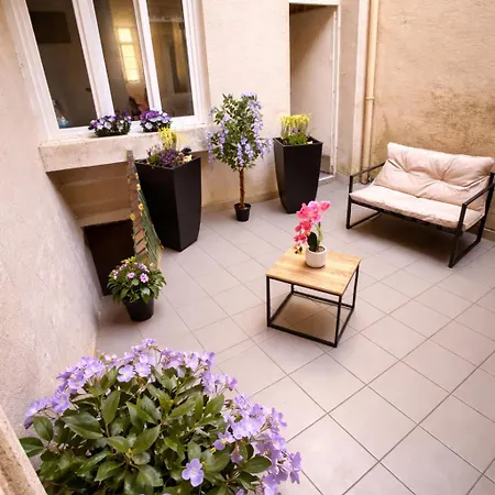 Maison Sur Quatre Etages En Plein Centre Lejlighed