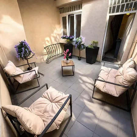 Maison Sur Quatre Etages En Plein Centre